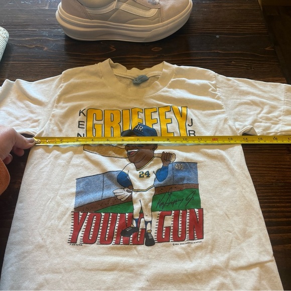 Vintage 1990's Ken Griffey Jr. Seattle Mariners Cartoon T-Shirt Sz. M (10-12) - Picture 5 of 7
